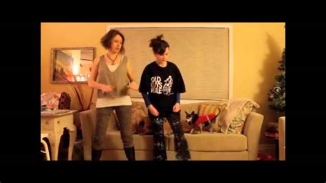 step sis teaches step mom how to twerk|Young Girl Teaches Her Mom How To Twerk In The Living Room.